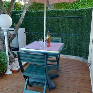 Studio 66 , Caumont-sur-Durance France